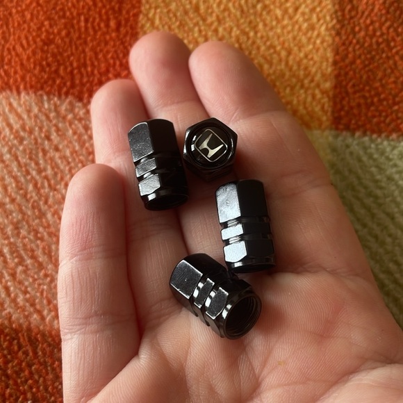 Four New Honda Logo Valve Stem Tire Covers‎ - Picture 2 of 3